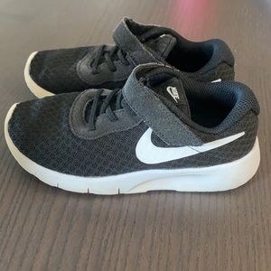 —NIKE— Tanjun Tennis Shoe —  Black/White